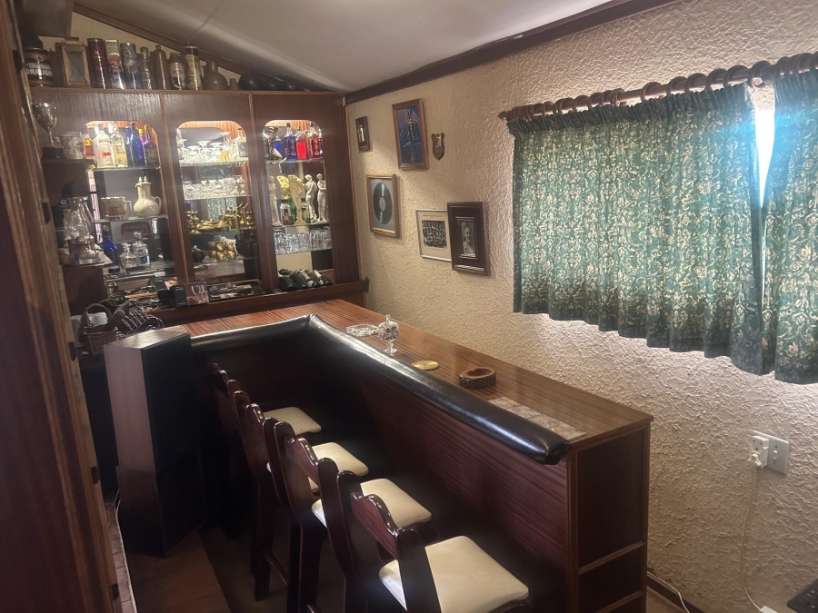 5 Bedroom Property for Sale in Viljoenskroon Free State